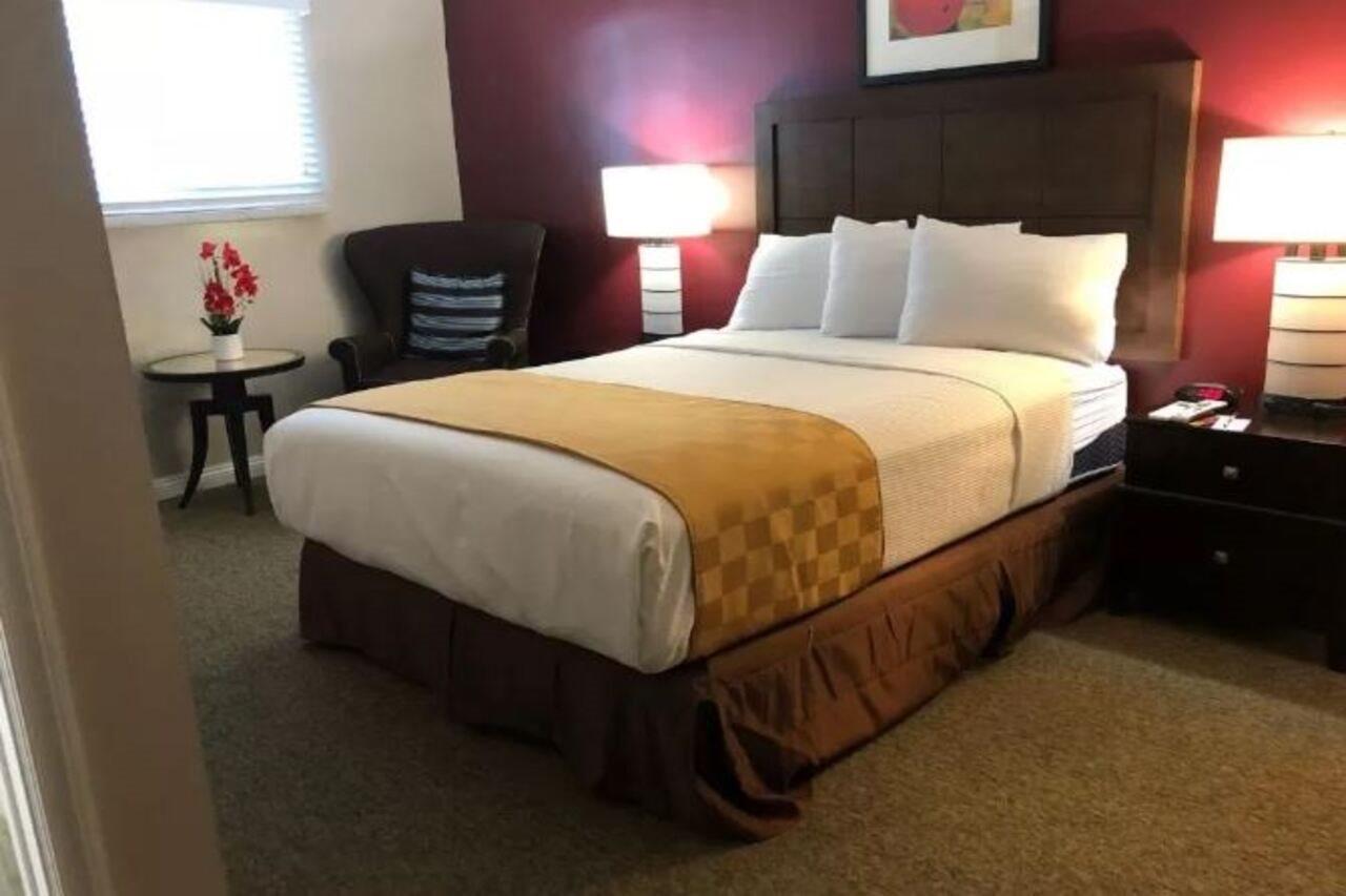 Knights Angeles / Convention Center Area Hotel