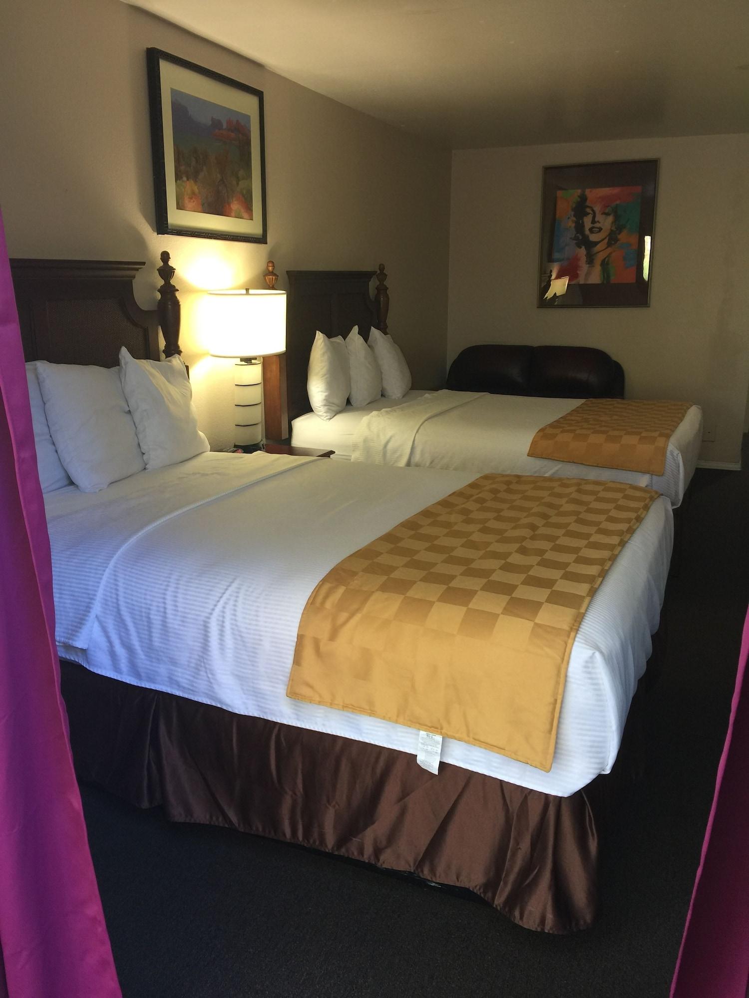 Knights Angeles / Convention Center Area Hotel 2*